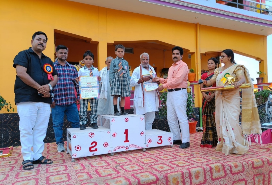 बाबू विश्राम राय पब्लिक स्कूल बीबीपुर कदीम आज़मगढ़ में वार्षिक परीक्षाफल वितरण समारोह का आयोजन किया गया। 