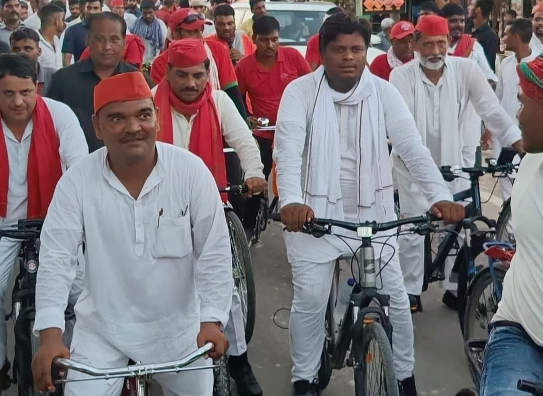समाजवादी साइकिल यात्रा का गोरखपुर के सिकरीगंज में पहुंचने पर हुआ जोरदार स्वागत