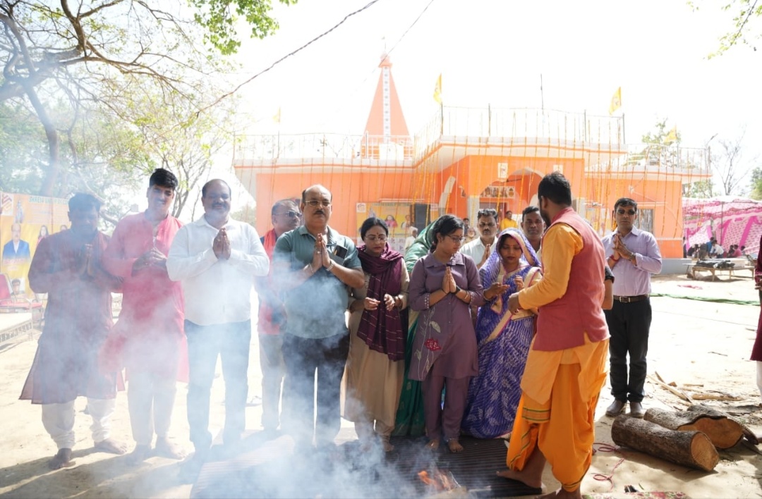 आजमगढ़ : मुस्लिम पट्टी गांव में शप्त चण्डी महायज्ञ हवन पूजन के साथ हुआ सम्पन्न 