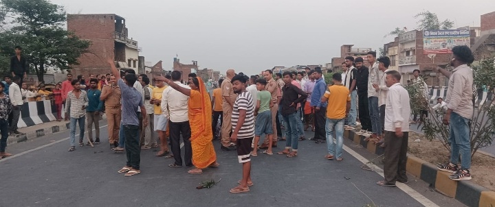 ट्रेलर की टक्कर से साईकिल सवार अधेड़ की मौत। 