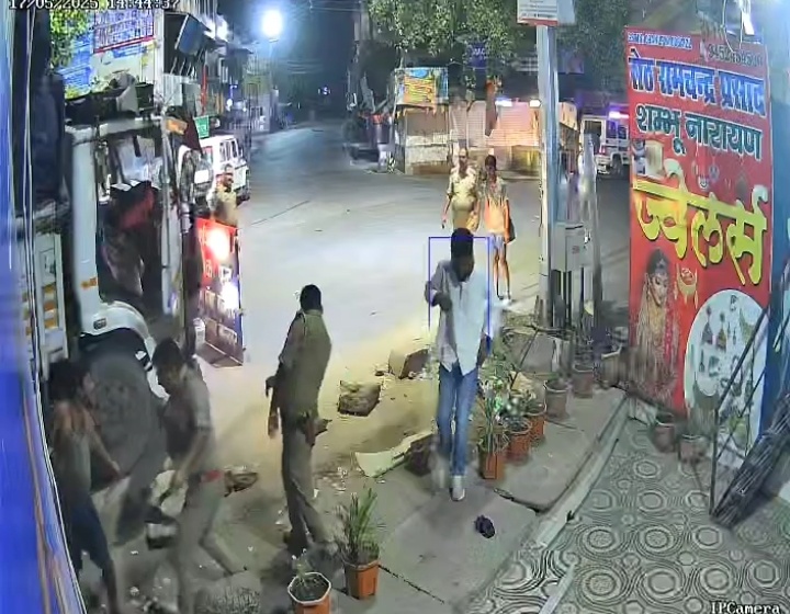 ट्रक चालक को पुलिस ने बेरहमी से पीटा, एसडीएम ने भेजा जेल