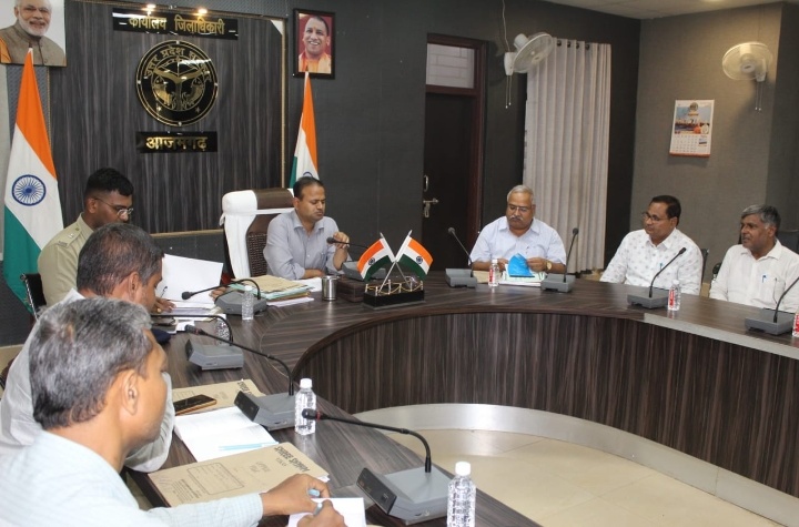 कलेक्ट्रेट सभागार में प्रशासन व पत्रकारो की हुई समिति की हुई बैठक 