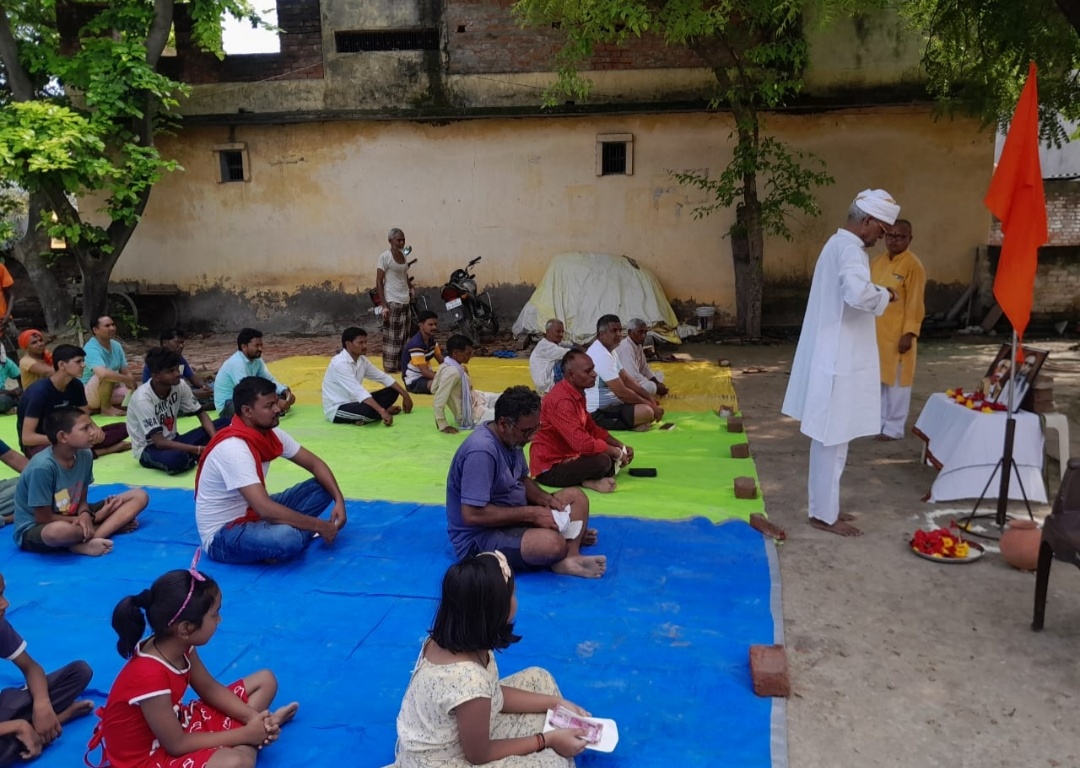 राष्ट्रीय स्वयं संघ गुरु पूजन और गुरु दक्षिणा का कार्यक्रम अहिरौली गांव में संपन्न हुआ