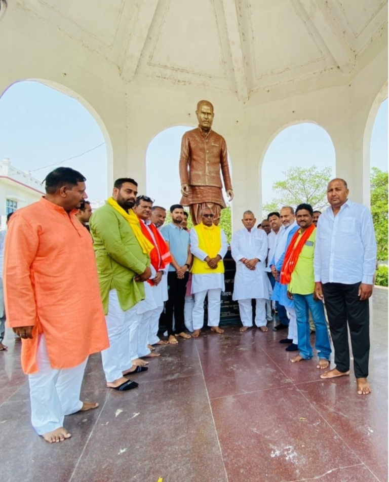 आजमगढ़:सुभासपा के राष्ट्रीय अध्यक्ष पहुंचे चंद्रशेखर स्मारक ट्रस्ट